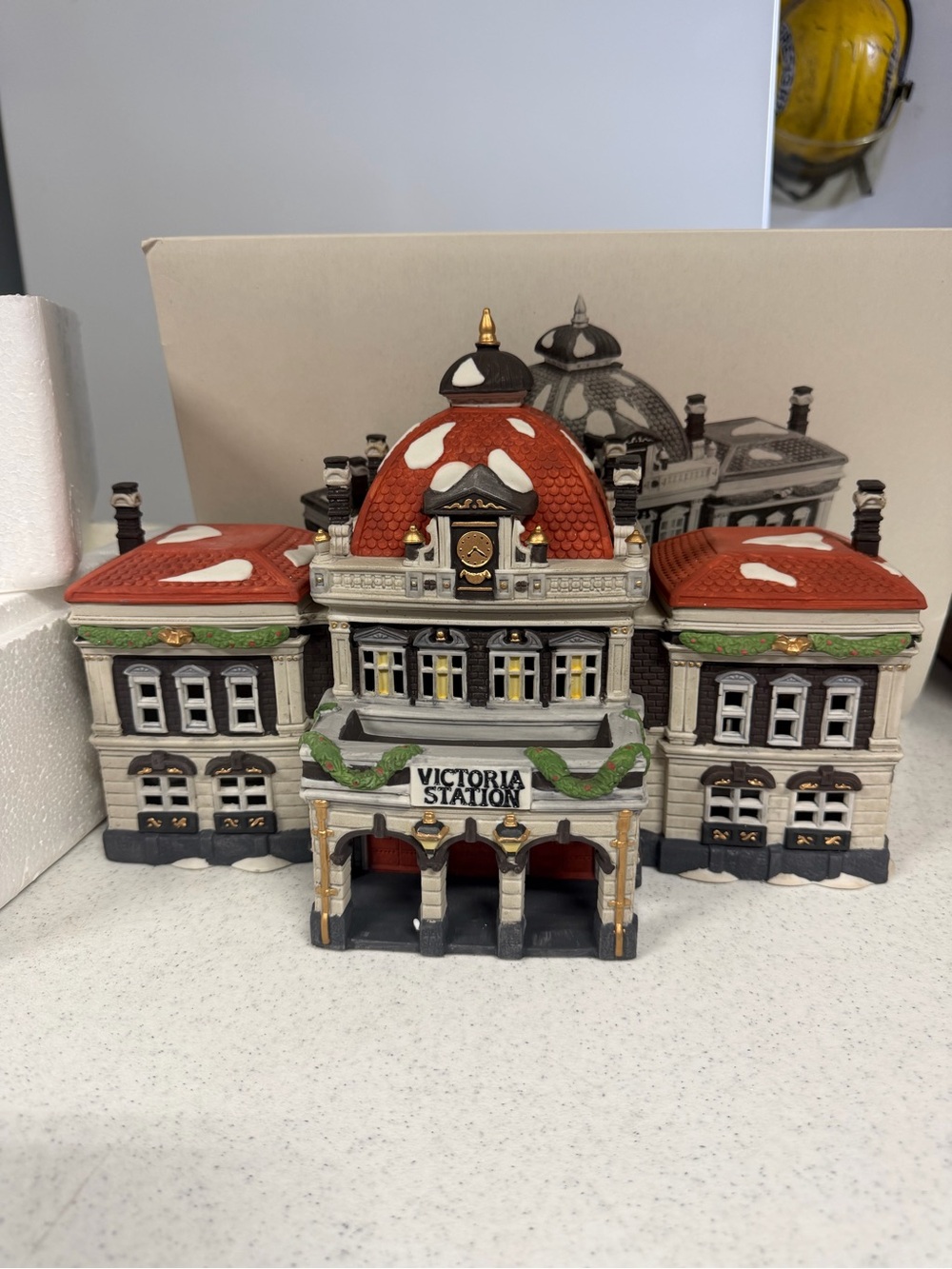 Department 56 Dickens Village Series Victoria Station Vintage Original box 55743